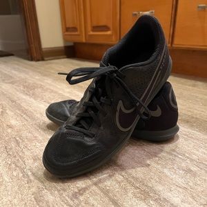 Women’s Nike Indoor Soccer Shoes, Size 8